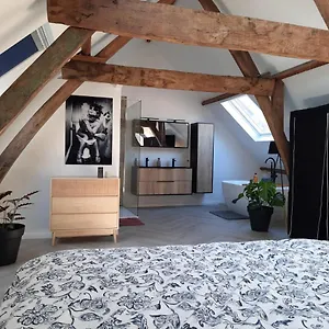 Center In Quiet Street & Airco Anversa